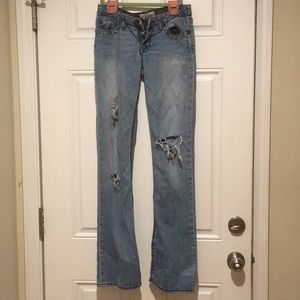 Light Wash Ripped Denim Jeans 👖